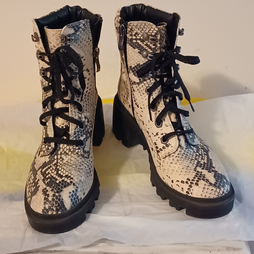 Steve Madden Dillan Boot Size 7 - image 4